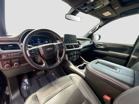 Used 2022 Chevrolet Suburban RST w/ Sport Performance Package image 9