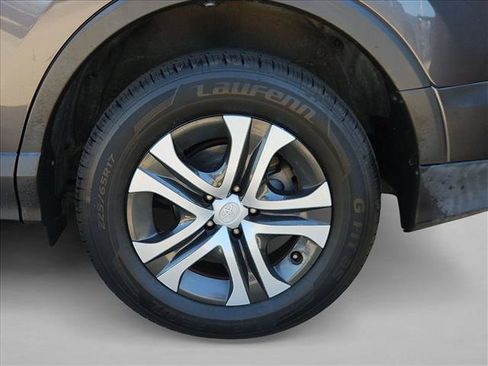 Used 2018 Toyota RAV4 LE FWD image 18