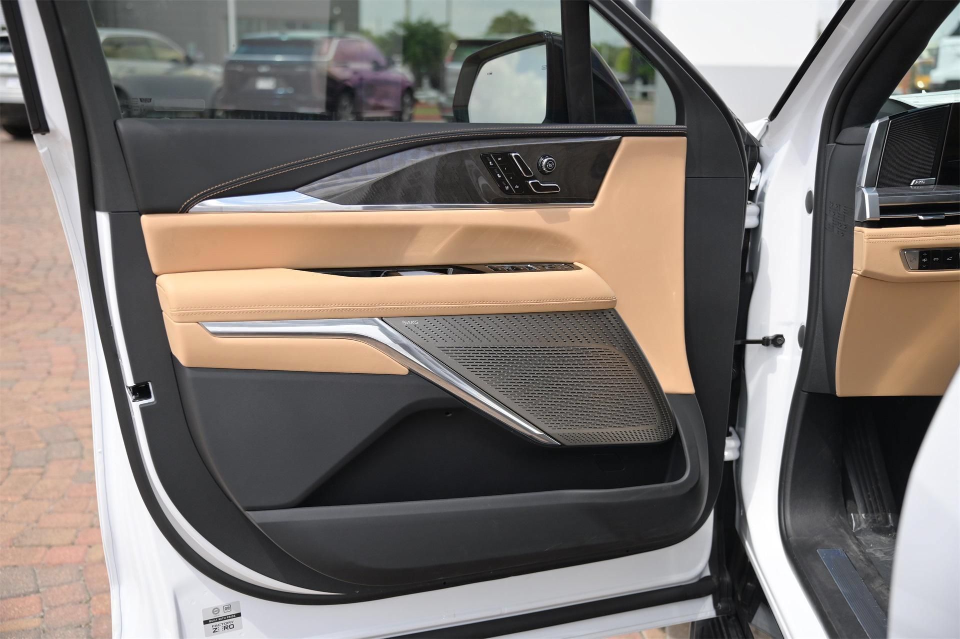 New 2025 Cadillac Escalade IQ Luxury 2 AWD/4WD image 17