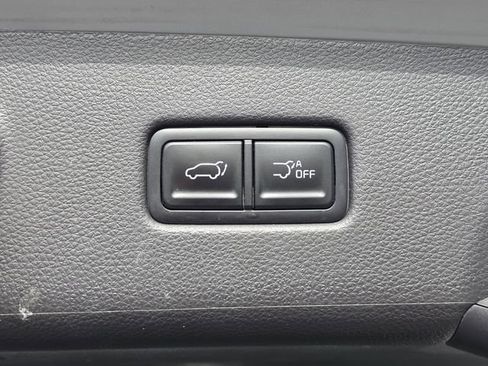 Used 2025 Kia Carnival EX FWD image 18