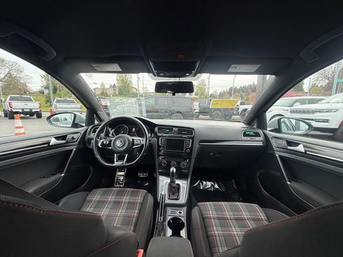 Used 2016 Volkswagen GTI SE FWD image 10