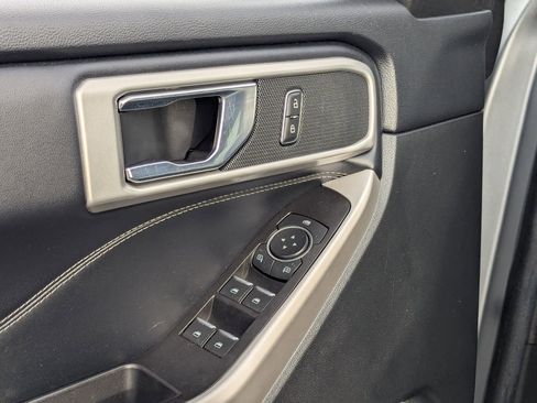 Used 2022 Ford Explorer XLT w/ Equipment Group 202A image 11