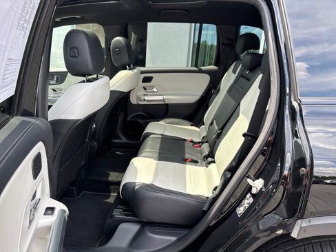 Used 2021 Mercedes-Benz GLB 250 image 33