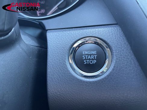 Used 2022 Toyota Camry SE image 39