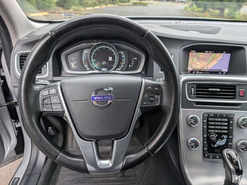 Used 2018 Volvo V60 T5 Cross Country Platinum image 18