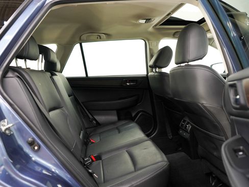 Used 2017 Subaru Outback 2.5i Limited AWD/4WD image 12
