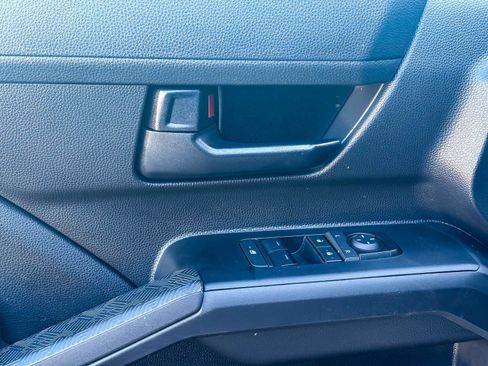 Used 2025 Toyota Tacoma SR image 17