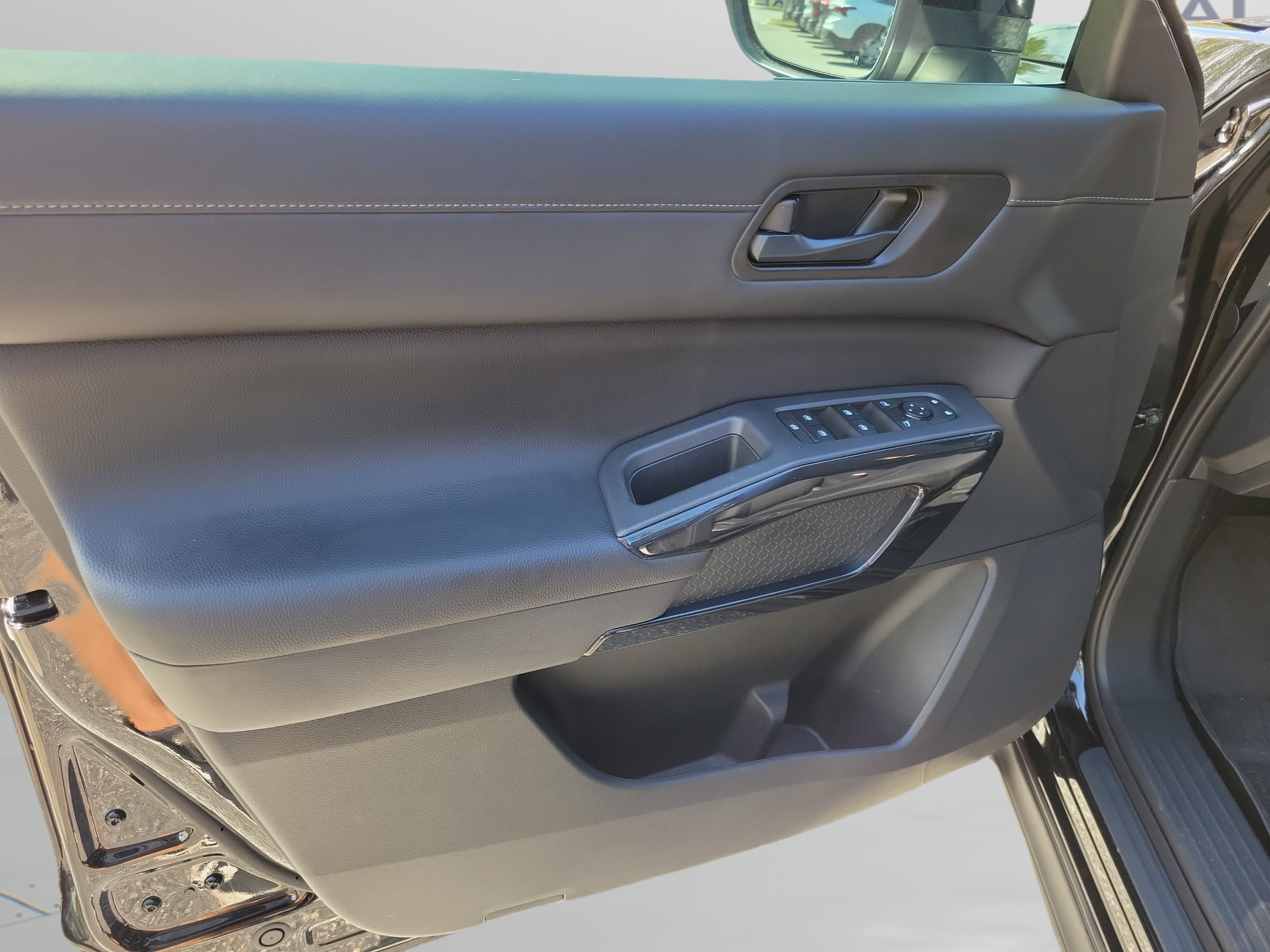 Certified 2025 Nissan Pathfinder S FWD image 11