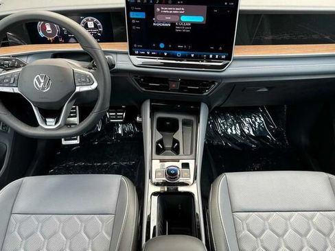 New 2026 Volkswagen Tiguan SEL R-Line AWD/4WD image 13
