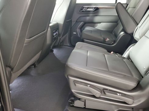 New 2026 Chevrolet Suburban LT image 13