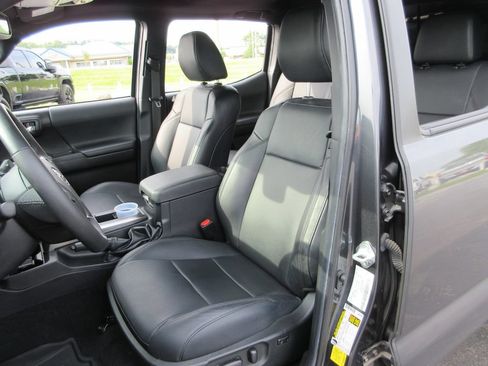 Used 2023 Toyota Tacoma Limited w/ Nightshade Package AWD/4WD image 22