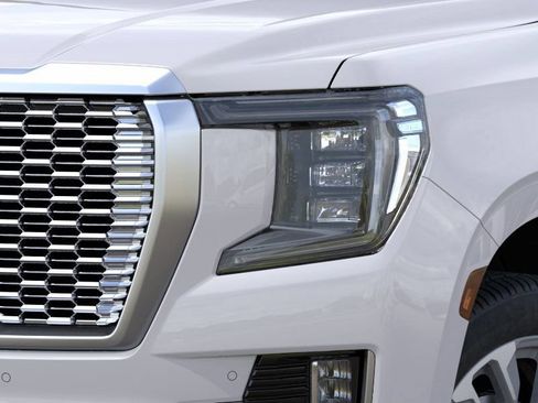 Used 2024 GMC Yukon XL Denali w/ Advanced Technology Package RWD image 10