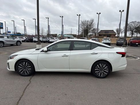 Used 2023 Nissan Altima 2.5 SV image 6