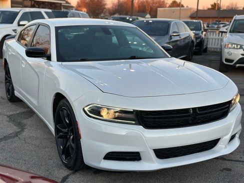 Used 2018 Dodge Charger SXT w/ Blacktop Package image 4