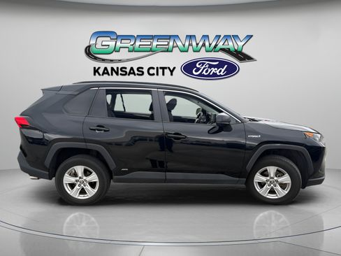 Used 2021 Toyota RAV4 LE AWD/4WD image 9