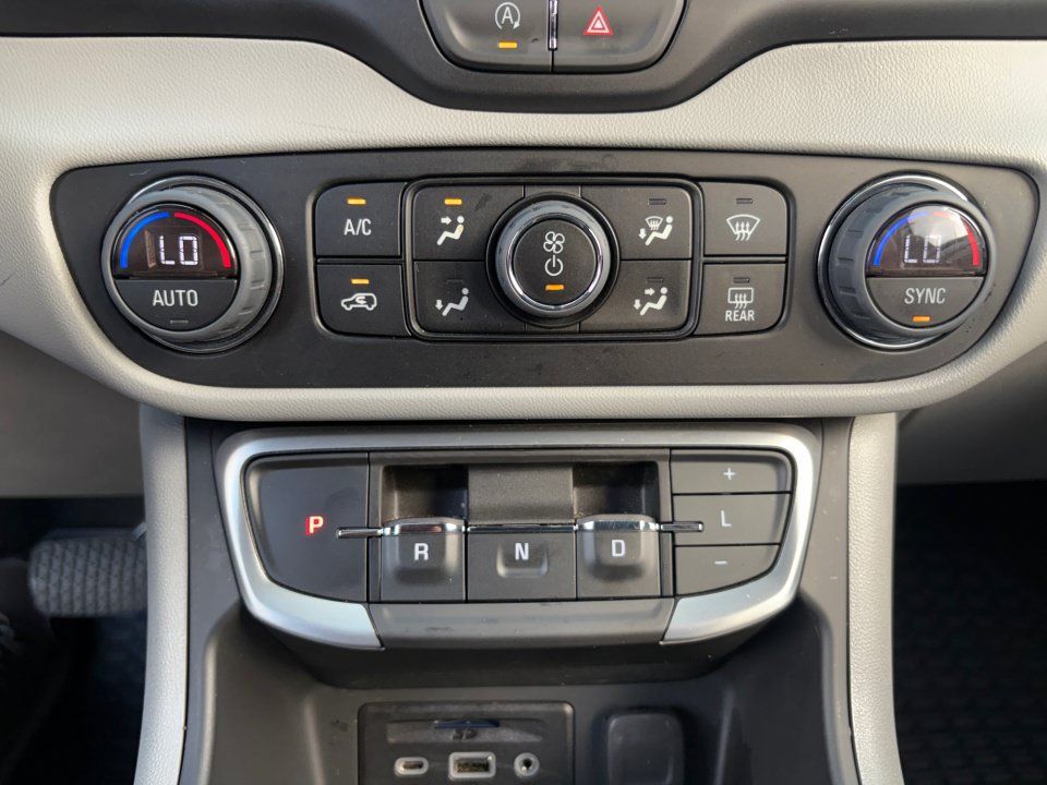 Used 2024 GMC Terrain SLT FWD image 18