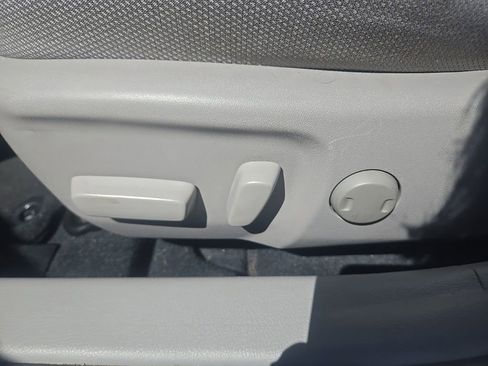 Used 2014 Toyota Camry LE FWD image 11