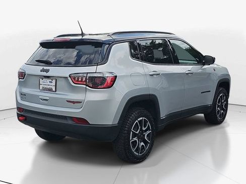 Used 2025 Jeep Compass Trailhawk AWD/4WD image 3