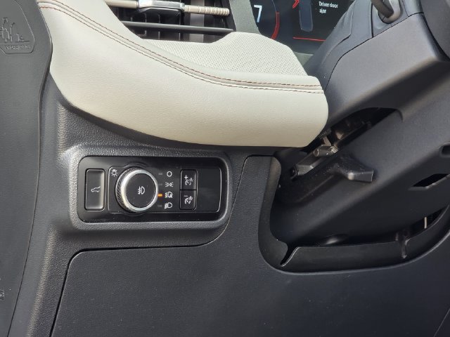 Used 2025 Ford Explorer Active w/ Active Comfort Package RWD image 22