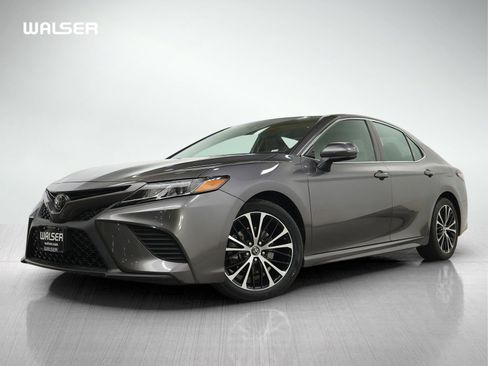 Used 2019 Toyota Camry SE FWD image 1