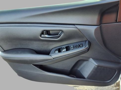 Used 2025 Nissan Sentra S image 16