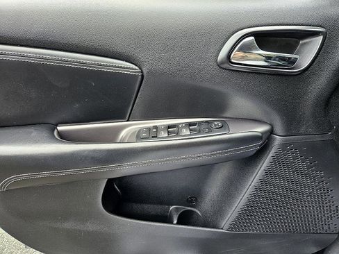 Used 2015 Dodge Journey Crossroad w/ Flexible Seating Group image 30