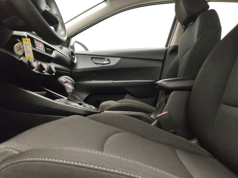 Used 2021 Kia Forte LXS FWD image 17