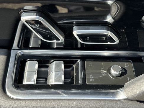 Used 2022 Land Rover Range Rover SE image 15