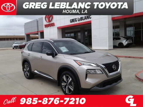Used 2021 Nissan Rogue SL w/ Premium Package image 1