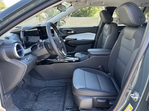 New 2026 Chevrolet Trax LT w/ Sunroof Package image 15