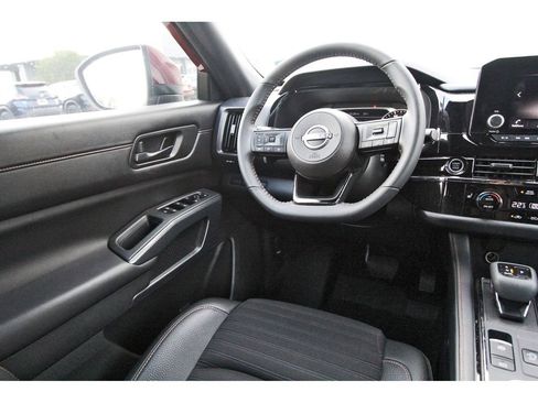 Used 2024 Nissan Pathfinder Rock Creek AWD/4WD image 8