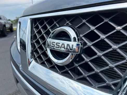 Used 2017 Nissan Frontier SL w/ Moonroof Package AWD/4WD image 10