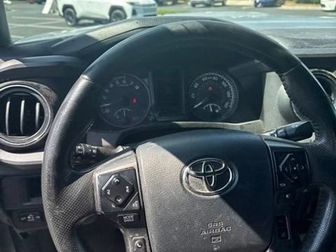 Used 2019 Toyota Tacoma TRD Sport RWD image 11