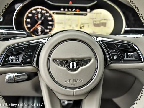 Used 2024 Bentley Flying Spur V8 AWD/4WD image 31