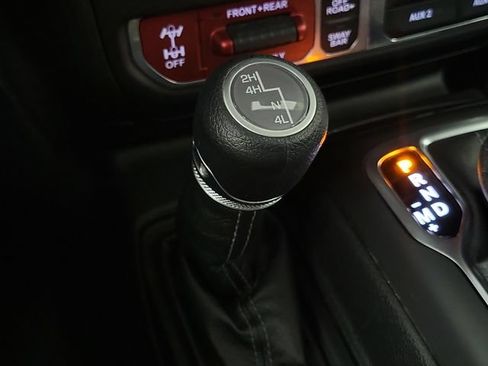 Used 2025 Jeep Wrangler Unlimited Rubicon w/ Convenience Group AWD/4WD image 29