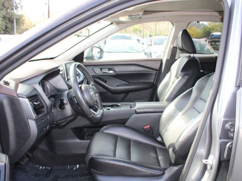 Used 2022 Nissan Rogue SV w/ SV Premium Package image 9