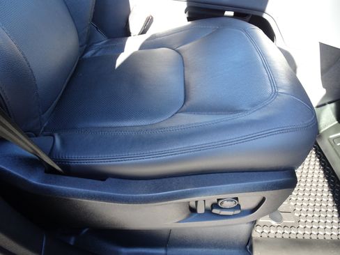 Certified 2023 Land Rover Defender 110 SE image 24