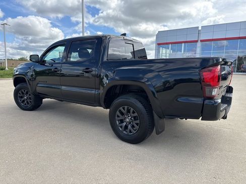 Used 2020 Toyota Tacoma SR5 w/ Technology Package AWD/4WD image 5