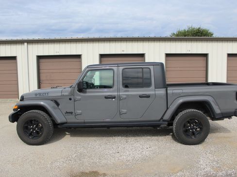 Used 2021 Jeep Gladiator Sport AWD/4WD image 3
