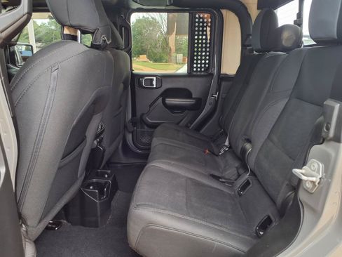 Used 2020 Jeep Gladiator Sport w/ Cold Weather Group AWD/4WD image 8