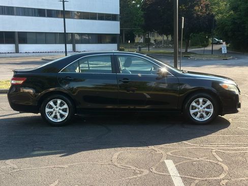 Used 2011 Toyota Camry LE w/ LE Extra-Value Pkg FWD image 8