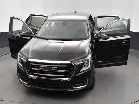 Used 2024 GMC Terrain SLE FWD image 10