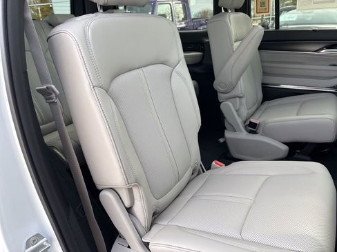 New 2026 Jeep Grand Wagoneer Summit AWD/4WD image 55