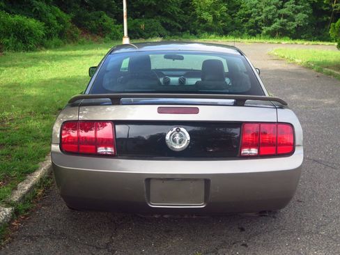 Used 2005 Ford Mustang Premium RWD image 16