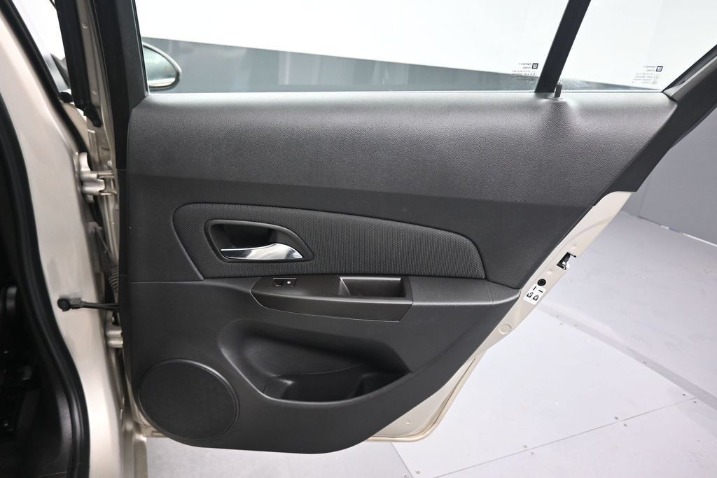Used 2016 Chevrolet Cruze LT w/ Enhanced Safety Package FWD image 33