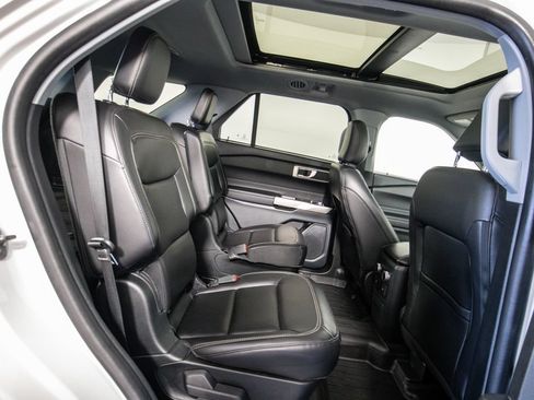 Used 2023 Ford Explorer XLT w/ Equipment Group 202A AWD/4WD image 12