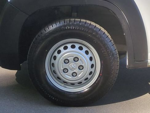 Used 2025 RAM ProMaster 2500 w/ Convenience Group FWD image 19