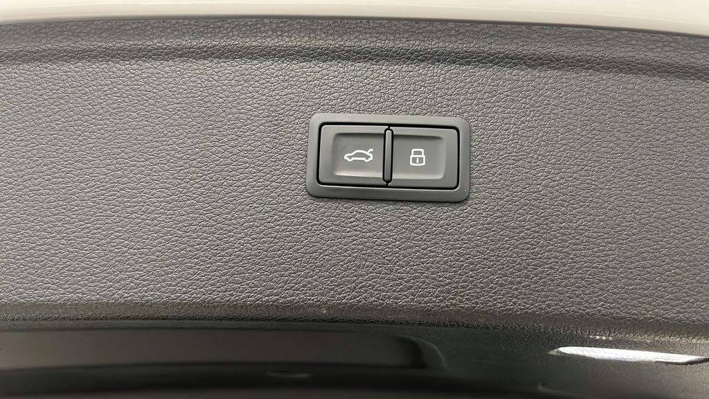 Used 2025 Audi Q5 e Premium Plus w/ Premium Plus Package AWD/4WD image 30