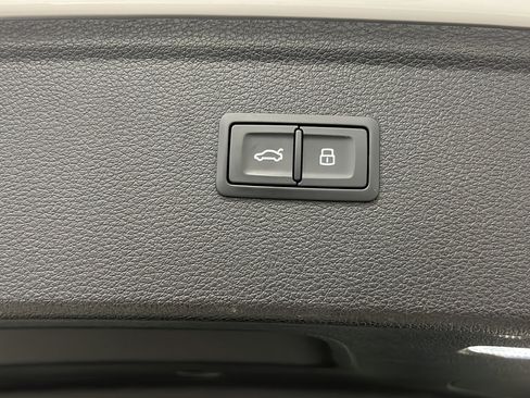 Used 2025 Audi Q5 e Premium Plus w/ Premium Plus Package AWD/4WD image 30