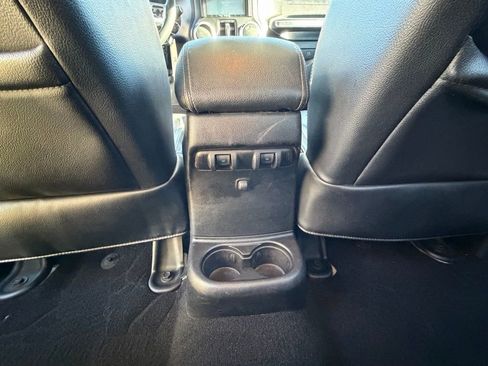 Certified 2016 Jeep Wrangler Unlimited Rubicon image 28